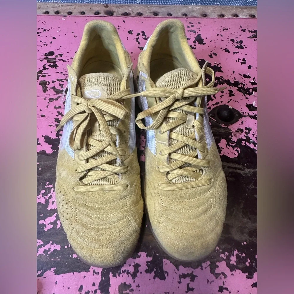 NIKE Women’s yellow street gato sneakers sz 8.5